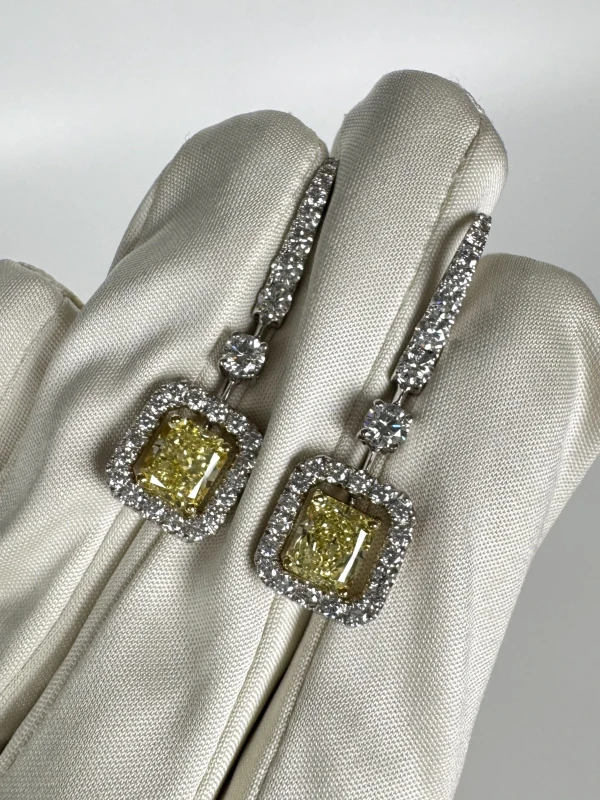 Graff RADIANT DIAMOND 1.76-2.03 CT FANCY YELLOW/VVS2 EARRINGS GE176 5