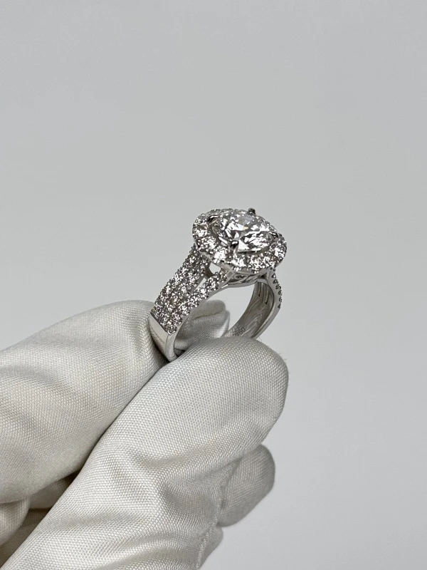 No name ROUND DIAMOND RING 3.00 CT E/VS1 (GIA) 3.00 CT E/VS1 (GIA) 4