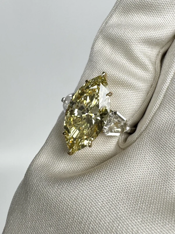 Earrings without a brand MARQUISE 5.03 CT FANCY LIGHT YELLOW/VS1 RING NN5.03CT 4