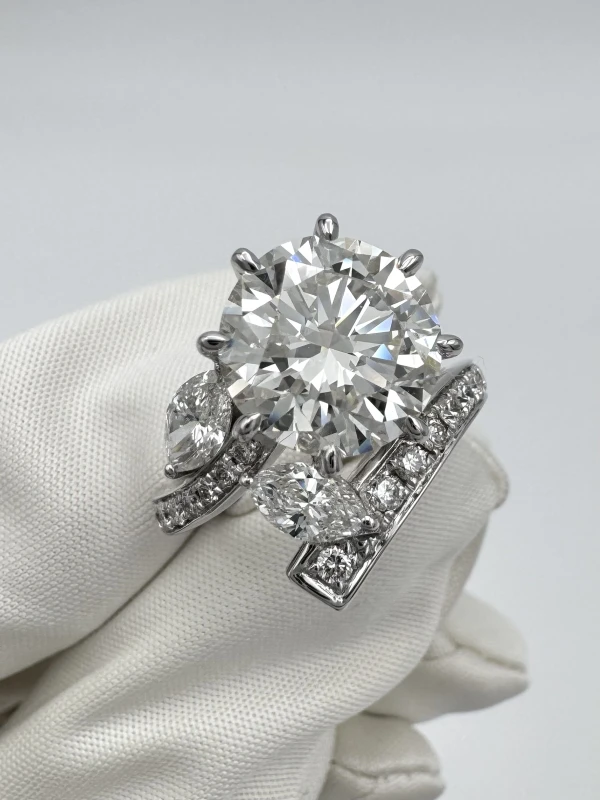 СЕРЬГИ NO NAME ROUND DIAMOND 4.03 CT K/SI1 RING (GIA) NN4.03 CT K/SI1 3