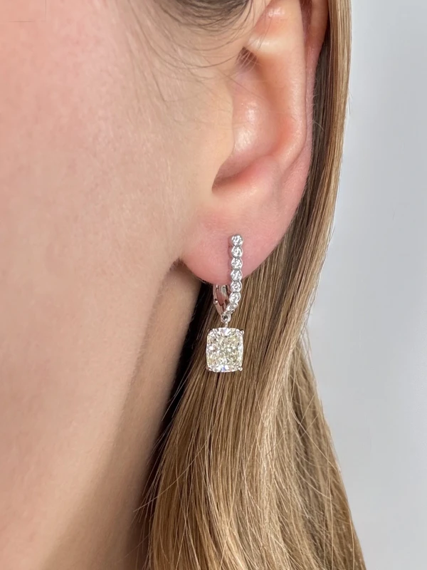 No name Cushion Diamond 2.04 - 2.03 ct L/VVS1-SI1 Earrings (GIA) NN2.04-2.03L 2