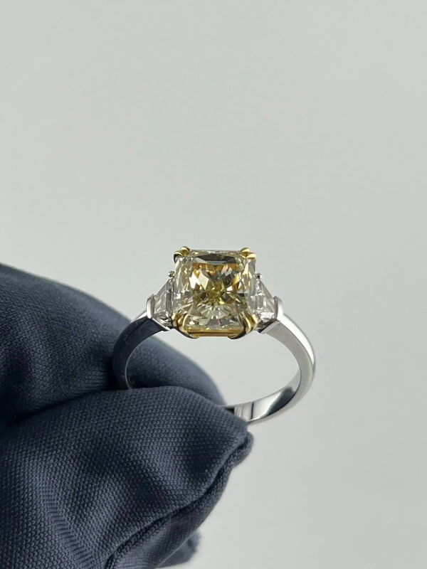 No name С БРИЛЛИАНТОМ 3.40 CT FBGY/SI1 3.40 CT 5