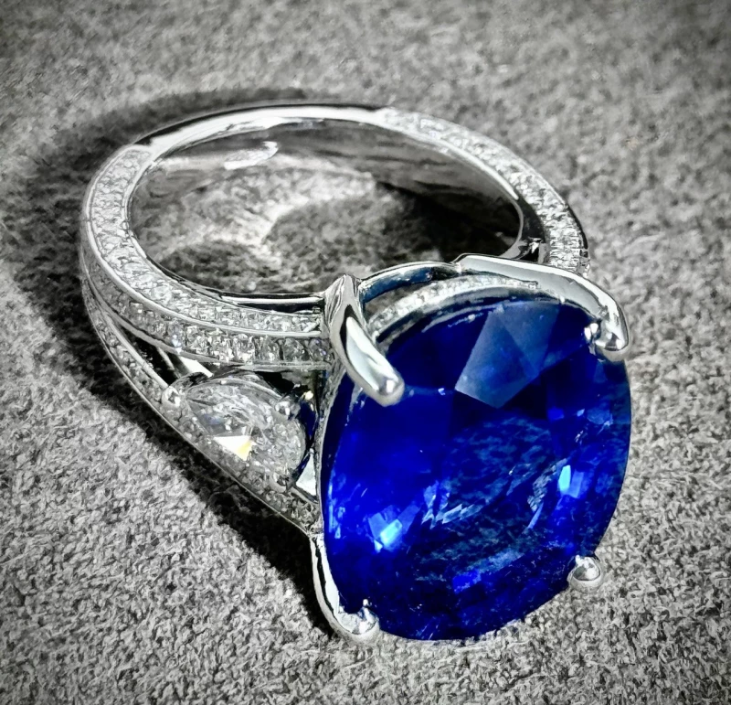 СЕРЬГИ NO NAME SAPHIRE AND DIAMOND RING 15.40 CT VIVID BLUE 15.40 CT VIVID BLUE 7