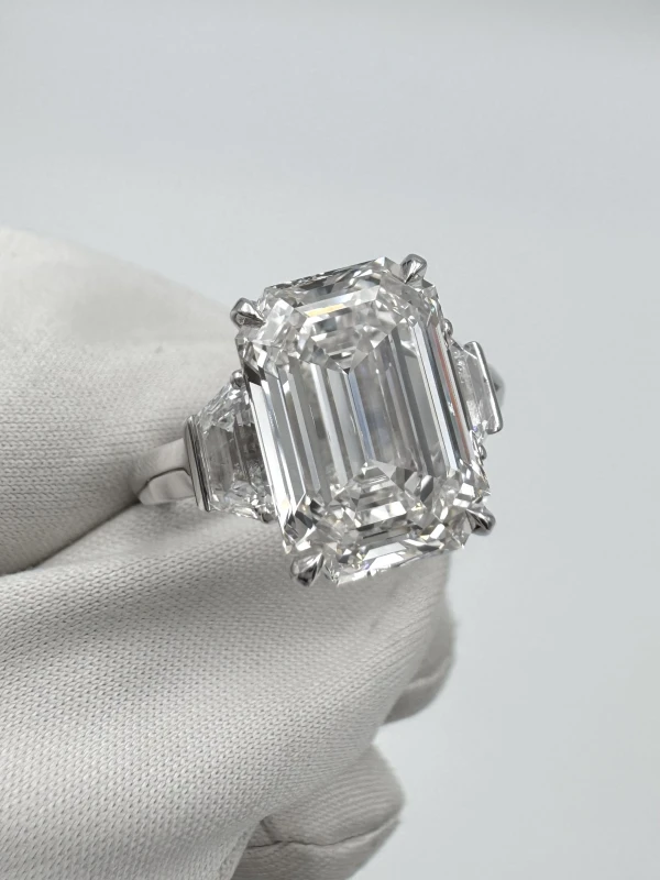 Graff Emerald Diamond 5.06 ct H/VVS2 Ring (GIA) RGR5.06 2