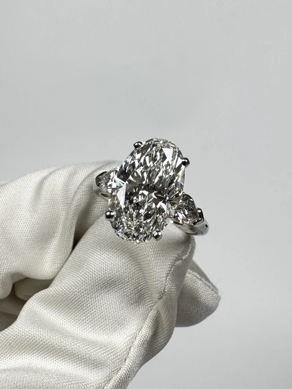 Graff OVAL DIAMOND 5.02 CT G/SI1 RING (GIA) GR5.02G/SI1 4