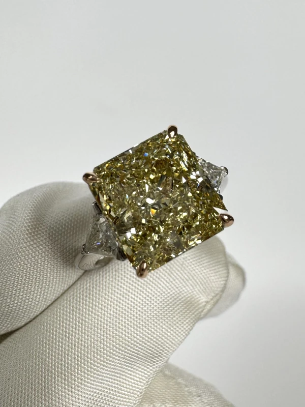 Earrings without a brand RADIANT DIAMOND 6.06 CT FANCY BROWNISH GREENISH YELLOW RING (GIA) NN6.06CT 3