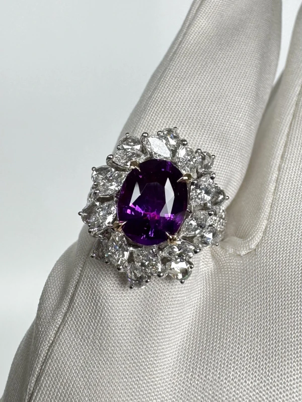 No name OVAL LAVENDER SAPPHIRE 4.01 CT RING (GUILD) 4.01 ct Lavender 4