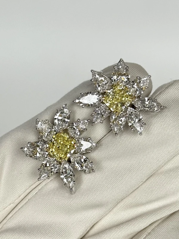 Graff DIAMONDS 2.01-1.70 CT FANCY YELLOW EARRINGS RGE2.01-1.70 CT FY/VS 4