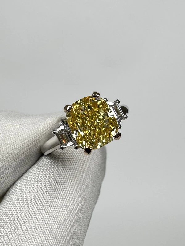 СЕРЬГИ NO NAME CUSHION DIAMOND 3.46 CT FANCY INTENSE YELLOW/VVS2 RING (GIA) NN3.46CT 4