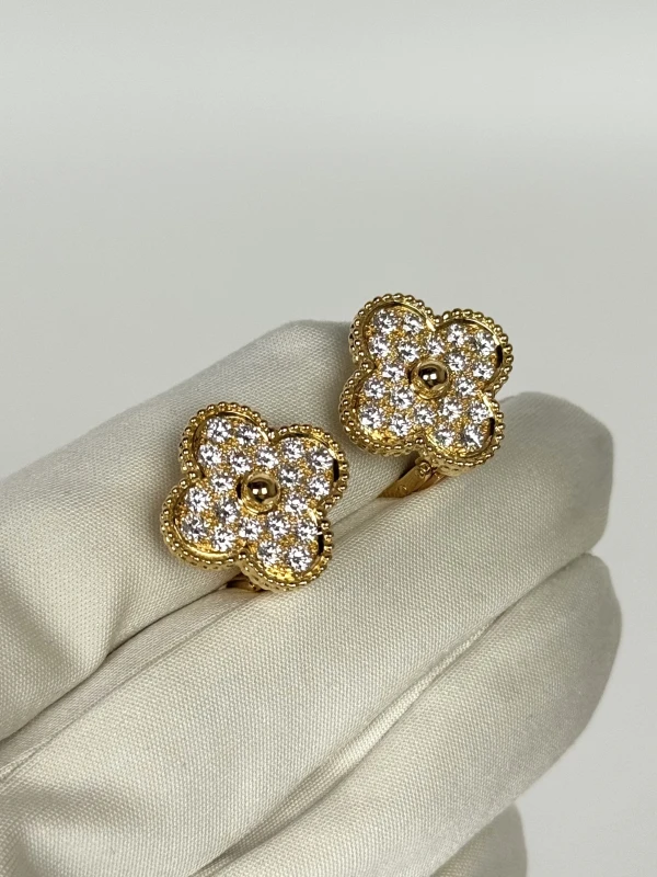 Van Cleef & Arpels. MAGIC ALHAMBRA EARRINGS VCARA43500 4
