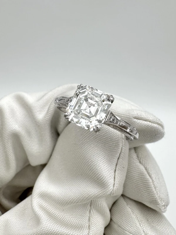 Piaget DIAMOND RING 2.03 CT H/VS1 2.03 CT H/VS1 4