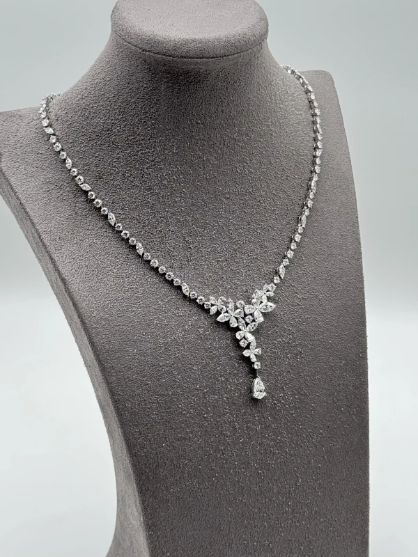 Graff CLASSIC BUTTERFLY DIAMOND NECKLACE RGN580 3