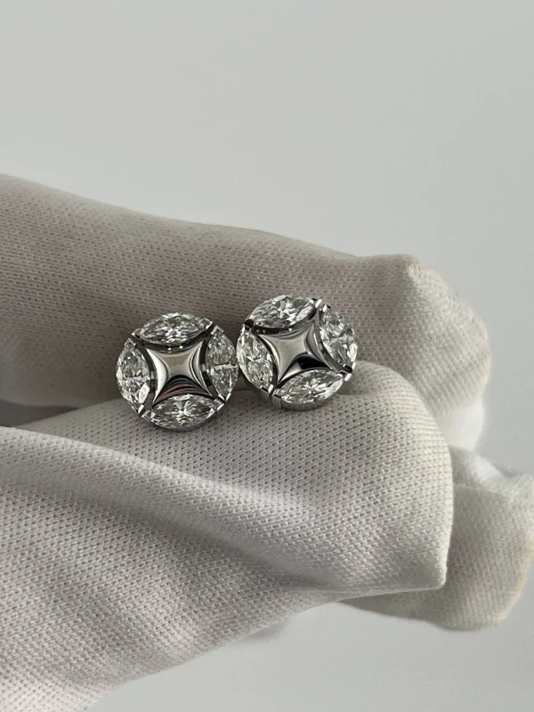 Louis Vuitton Galaxie Ear Studs, White Gold and Diamonds Q16488 3
