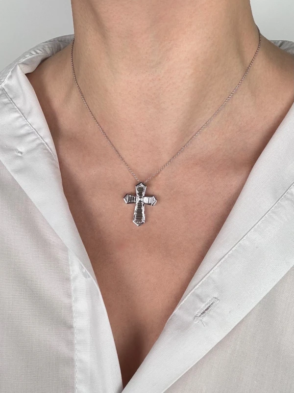 GRAFF BAGUETTE CUT DIAMOND CROSS PENDANT RGP002 3