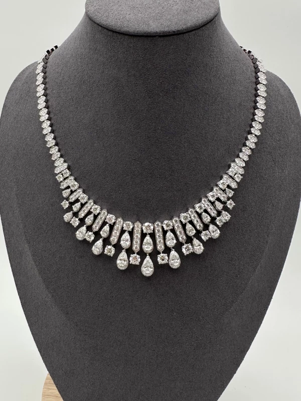 GRAFF WHITE ROUND, PEAR SHAPE AND BAGUETTE DIAMOND FRINGE NECKLACE 29,85 CT RGN769 3