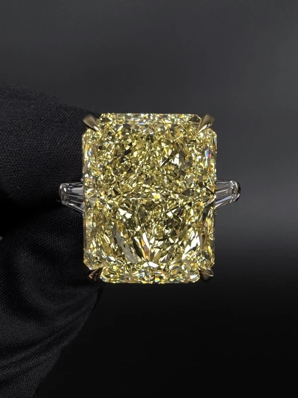 Earrings without a brand Yellow Diamond 37.02 CT Fancy Yellow/VS2 Ring 37.02 ct fancy ellow 6