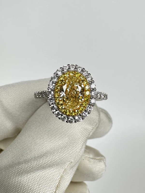 Earrings without a brand OVAL DIAMOND 1.02 CT FANCY LIGHT YELLOW/VS2 RING (GIA) NN1.02CT FLY/VS2 2
