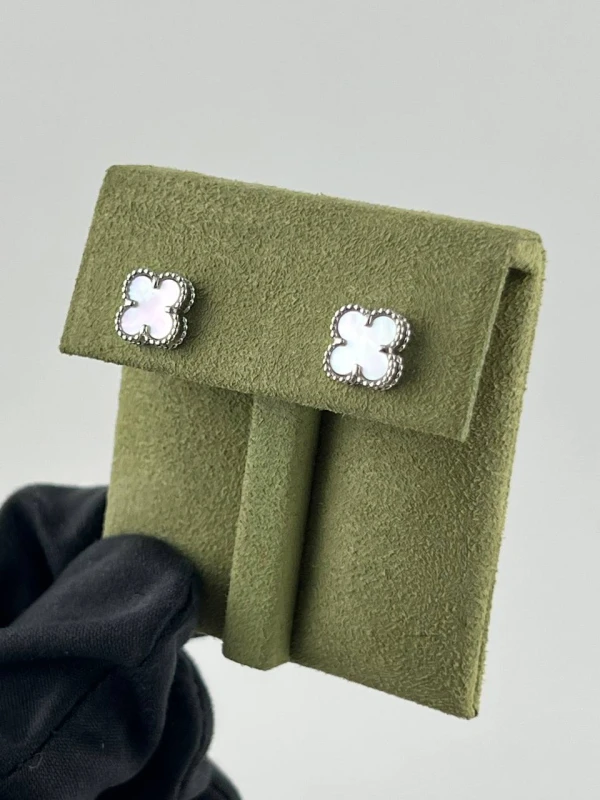 Van Cleef & Arpels SWEET ALHAMBRA EASRTUDS VCARG12000 5