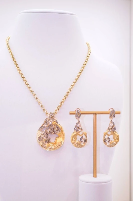 MAGERIT New Fire Diosa DIAMOND PAVE SET, YELLOW GOLD SET Earrings/Necklace 2