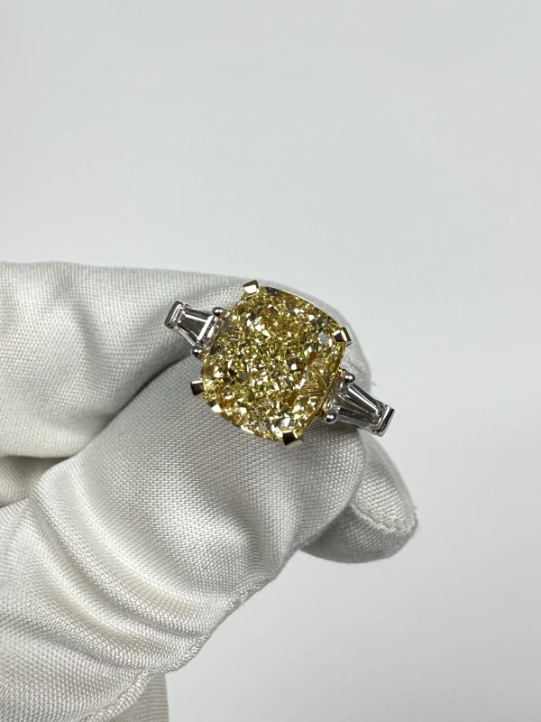 Earrings without a brand CUSHION DIAMOND 5.07 CT FANCY LIGHT YELLOW/VS1 RING (GIA) NN5.07 4