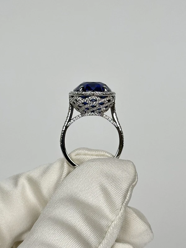 Tiffany & Co Oval Sapphire 13.72 CT Ring in Platinum with Pavé Diamonds (AGL) 34946043 4