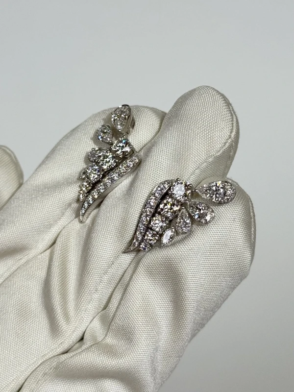 GRAFF PEAR & ROUND DIAMOND EARRING RGE2008 4