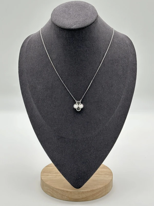 Van Cleef & Arpels Vintage Alhambra pendant VCARP9XG00 2
