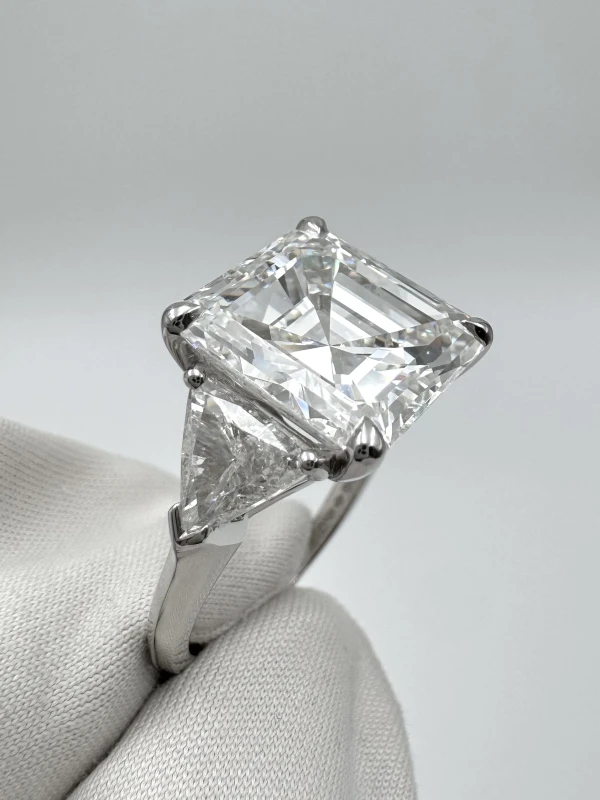 Graff КОЛЬЦО С БРИЛЛИАНТОМ  5.01 CT G/VS2 RGR8.09 3