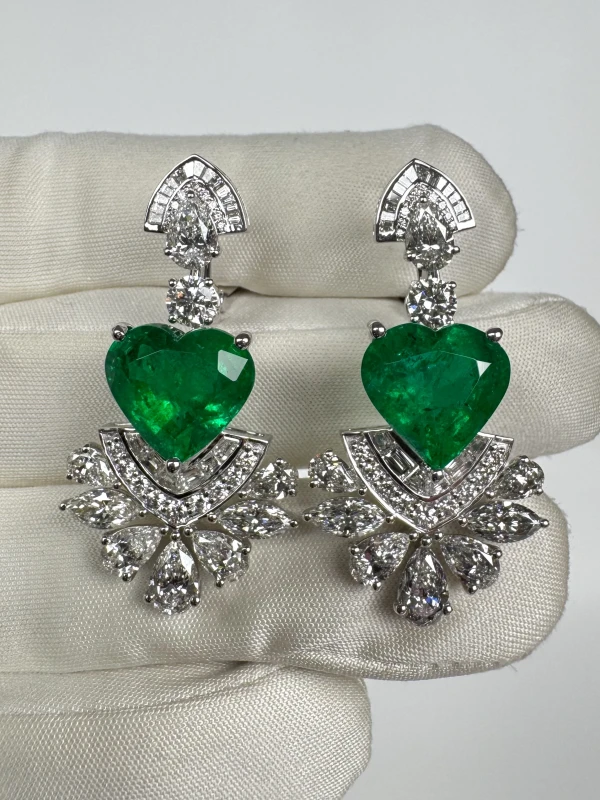 Earrings without a brand HEART EMERALD 5.60-6.06 CT VIVID GREEN EARRINGS (GRS) EM 5.60-6.06 CT 3