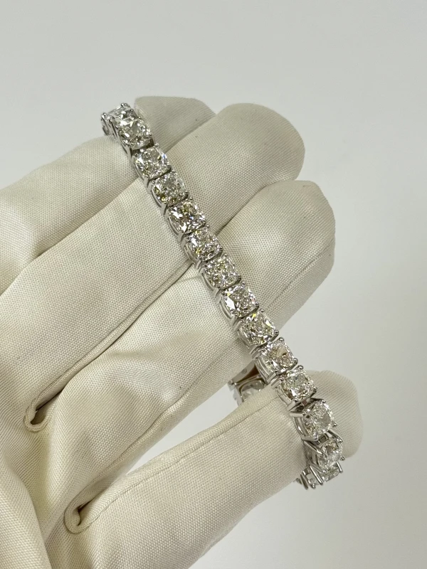 No name CUSHION DIAMOND 29.39 CT BRACELET (GIA) NN29.39 2