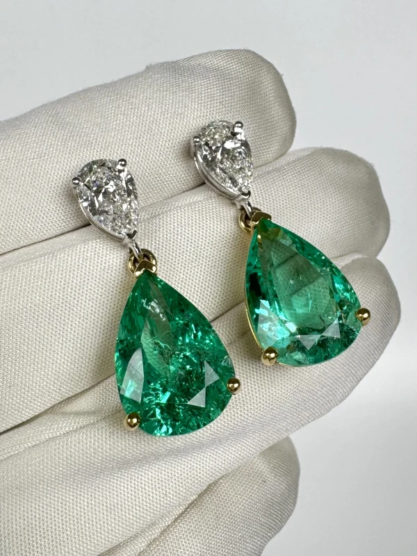 No name EMERALD 9.70-9.25 CT & DIAMOND 2.01-2.01 CT EARRINGS Emerald 9.7-9.25 CT 4