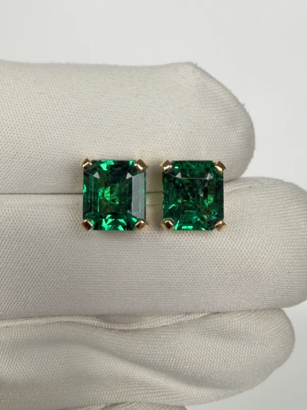 DeRosa EMERALD 2.41 - 3.12 CT VIVID GREEN EARRINGS (GUILD) E947292 2