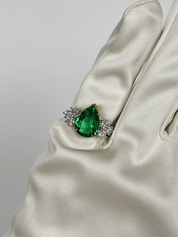 Earrings without a brand EMERALD 4.02 CT RING EM4.02 CT 4