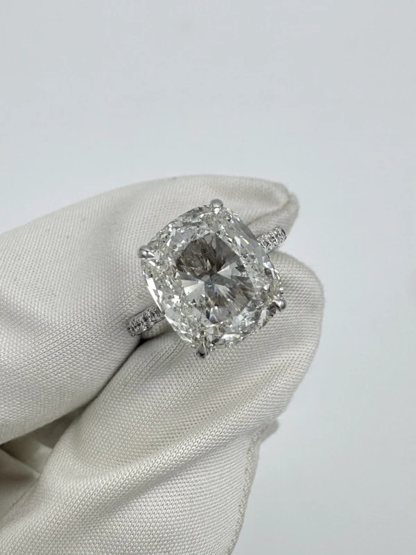 Earrings without a brand CUSHION DIAMOND 6.04 CT J/SI2 RING (SIZE 50) NN6.04 CT J/SI2 3