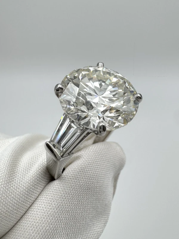 Graff ROUND DIAMOND  9.07 CT L/VS2 RING (SIZE 49) RGR9.07 4