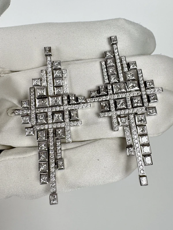 GRAFF White Emerald Cut And Round Diamond 6.74 ct Earrings RGE2138 5