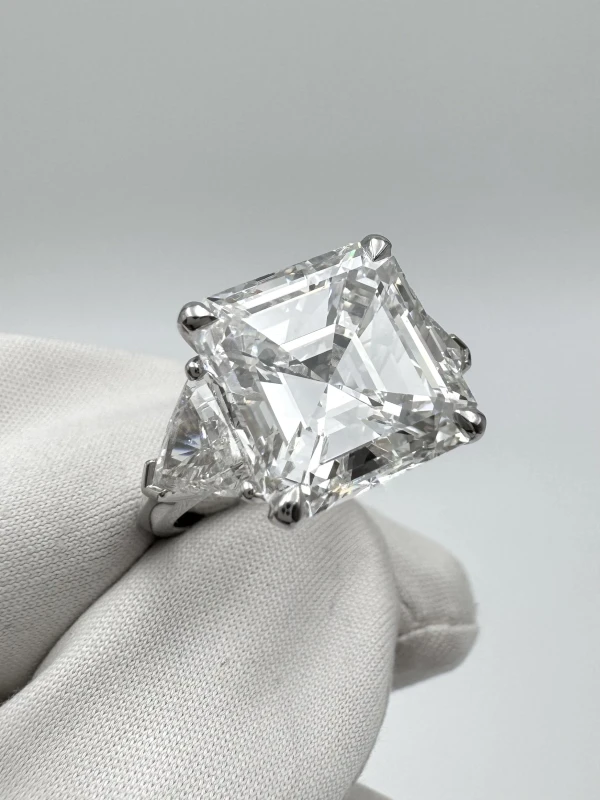 Graff КОЛЬЦО С БРИЛЛИАНТОМ  5.01 CT G/VS2 RGR8.09 2