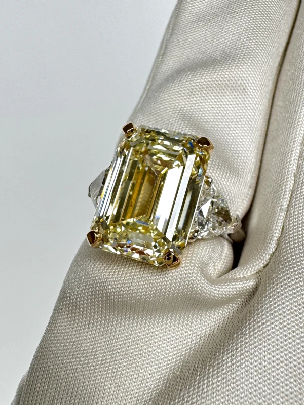 No name EMERALD DIAMOND 10.01 CT S-T/VS2 RING (GIA) NN10.01CT 4