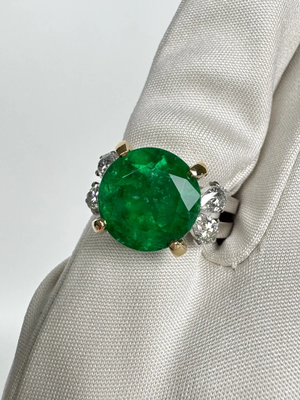 No name COLOMBIA EMERALD 6.06 CT GREEN RING (GRS) Em6.06 5