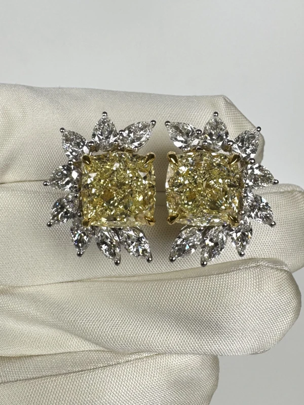 СЕРЬГИ NO NAME CUSHION DIAMONDS 8.35-8.09 CT FANCY LIGHT YELLOW/VS1 EARRINGS (GIA) NN 8.35-8.09 CT 3