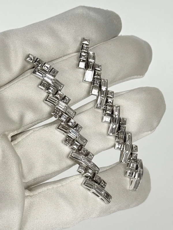 GRAFF White Emerald Cut Diamond 9.61 ct Earrings RGE2139 3