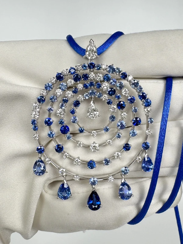 Van Cleef & Arpels PETILLANTE SAPPHIRE DIAMOND SET VCARD25900 4