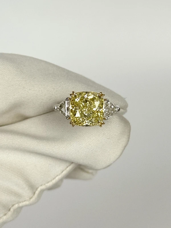 СЕРЬГИ NO NAME CUSHION DIAMOND 4.52 CT FANCY LIGHT YELLOW/VS1 RING (GIA) NN4.52 2