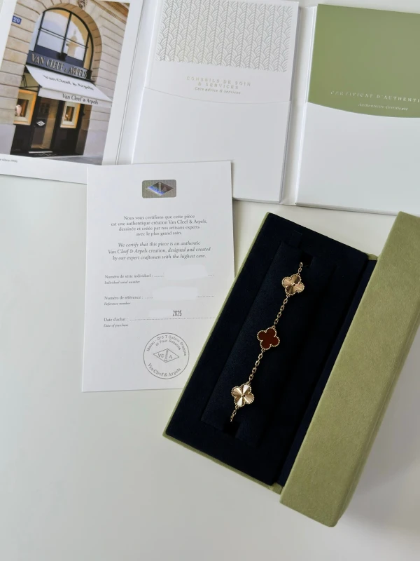 Van Cleef & Arpels. Vintage Alhambra bracelet, 5 motifs VCARP7RP00 5