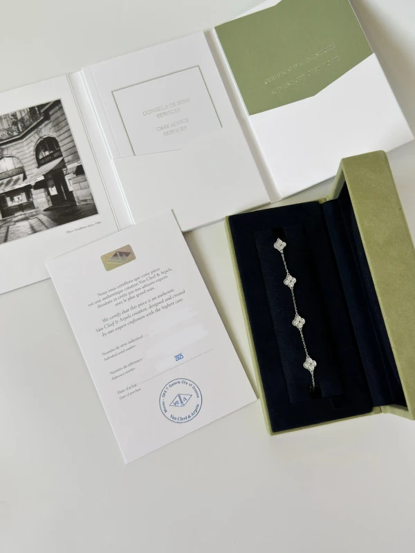 Van Cleef & Arpels. SWEET ALHAMBRA 6 MOTIFS, DIAMONDS VCARO85700 5