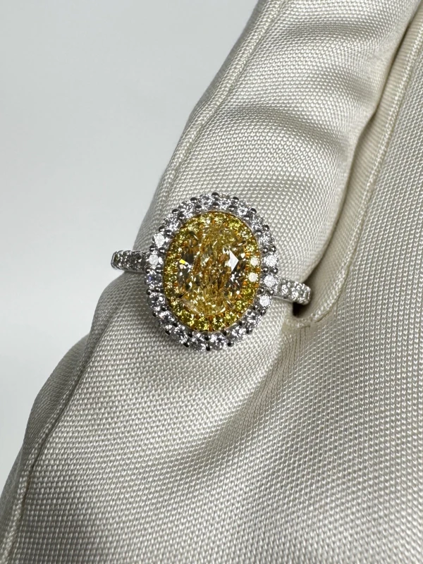 Earrings without a brand OVAL DIAMOND 1.02 CT FANCY LIGHT YELLOW/VS2 RING (GIA) NN1.02CT FLY/VS2 3