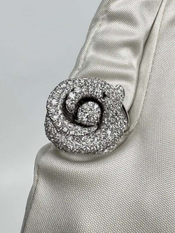 Dior DIOR “Rose Bagatelle” Cocktail Ring in white gold and diamonds (size 53) 7319424860320 4