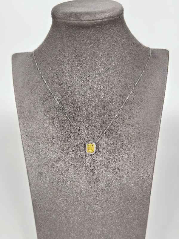 No name RADIANT DIAMOND 1.00 CT FANCY YELLOW/VS1 PENDANT NN1.00 FY/VS1 2