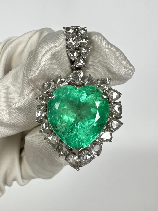 Earrings without a brand ПОДВЕСКА С ИЗУМРУДОМ 19.38 CT 19.38 CT 2
