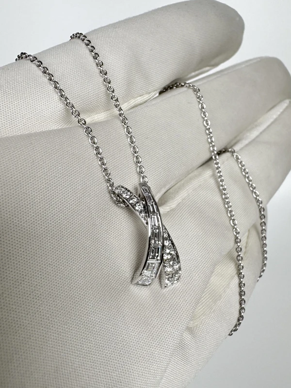 GRAFF KISS DIAMOND PENDANT 0.99 CT GP20070911 3